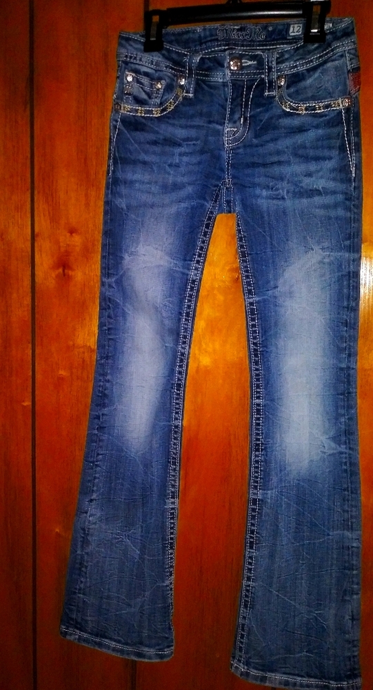 Very fashionable high-end jeans with beading